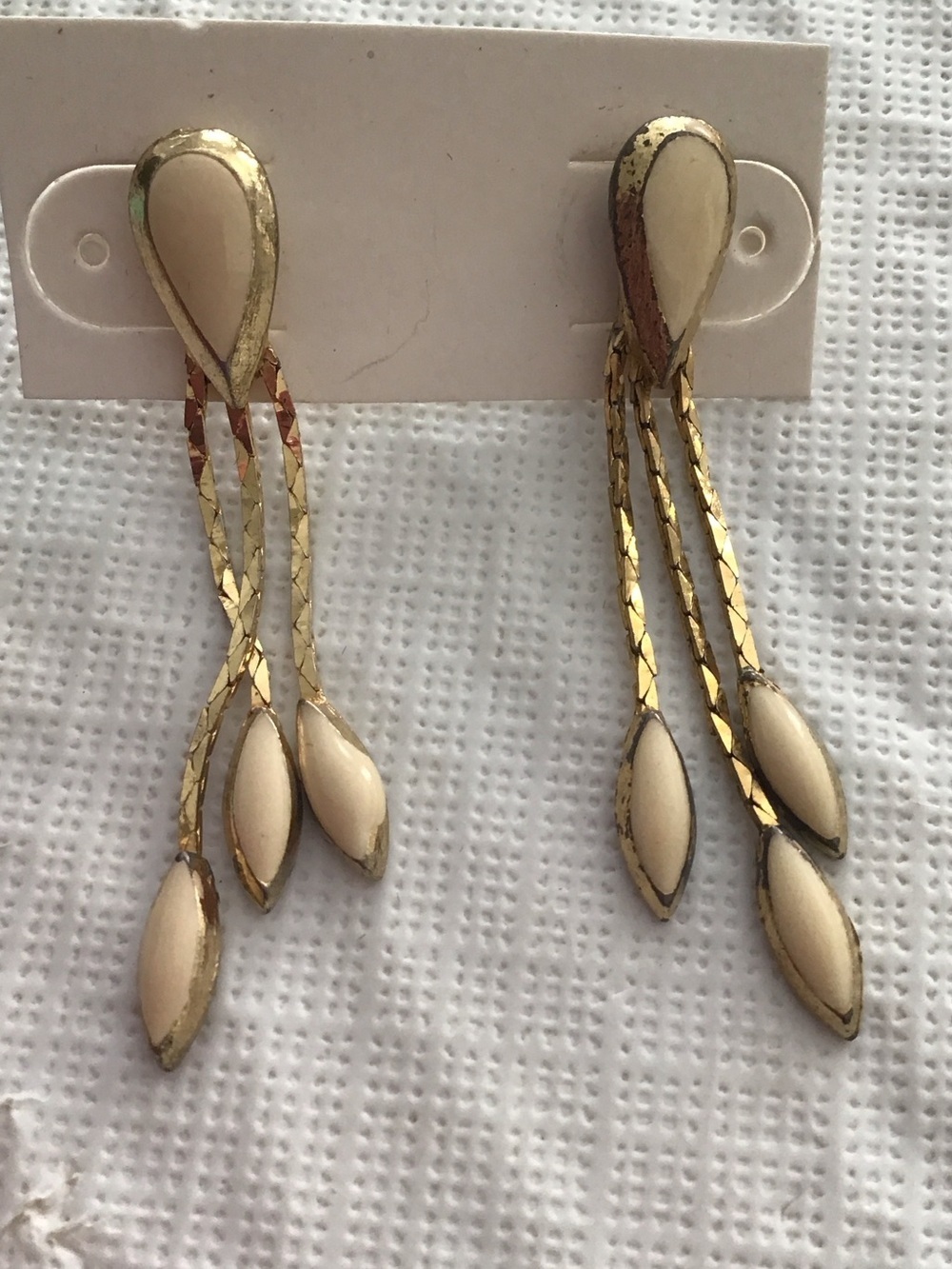 Vintage Ardene Gold-Tone Cream Dangle Drop Earrings